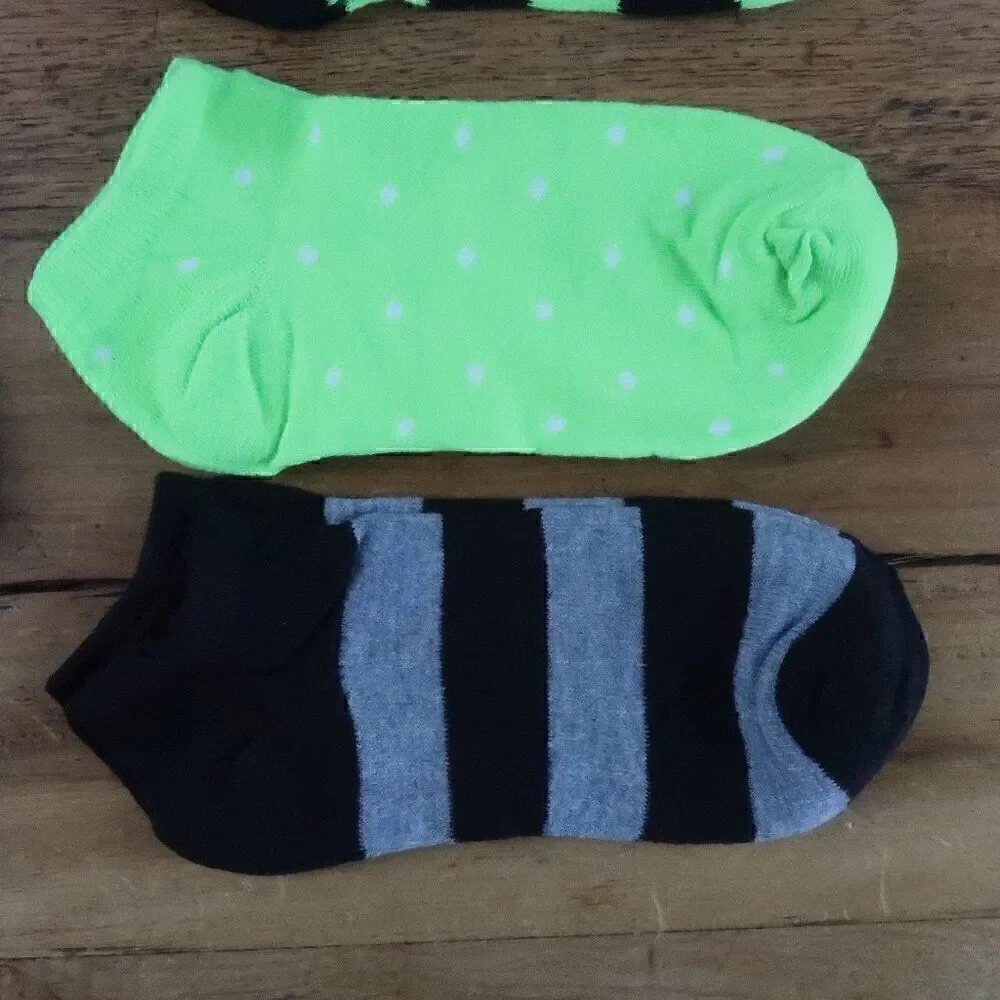 5 PAIR BLACK & NEON GREEN ANKLE SOCKS WOMENS SIZE 5 TO 8 NWT